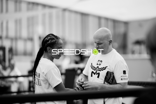 Ringside-Zone Face-Off