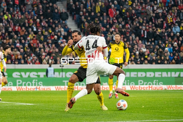 Zweikampf um den Ball