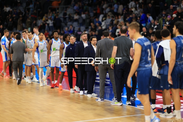 Szene mit Jacob Knauf (25; Frankfurt Skyliners) und Teamkollegen