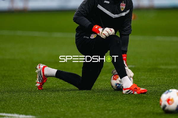 Torwart hält den Ball