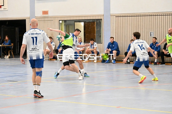 Dynamischer Wurf im Handballspiel