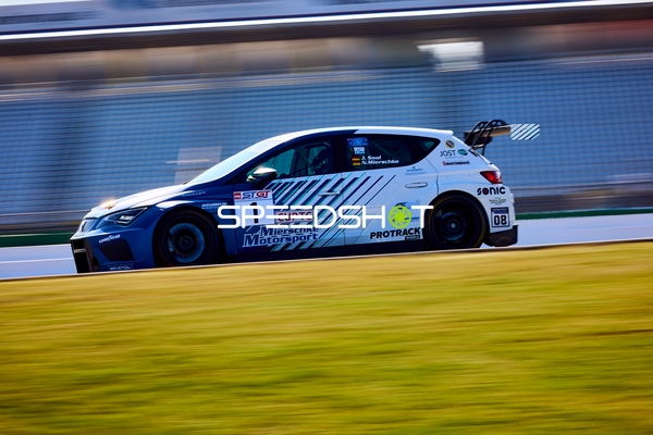 Hochgeschwindigkeitsfahrt in Hockenheim