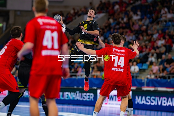 24; HSC 2000 Coburg wirft aufs Tor