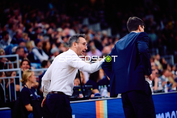 Intensive Coaching-Unterhaltung am Spielfeldrand