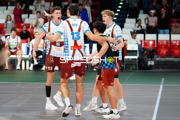 Jubel von Laurenz Welsch (12; WWK Volleys Herrsching) und Janik Sambale (8; WWK Volleys Herrsching)