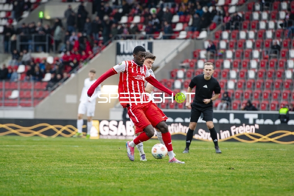 Zweikampf um den Ball