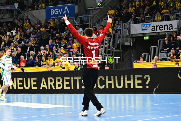 Domenico Ebner (1; SC DHfK Leipzig) jubelt