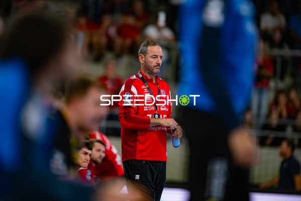 Iker Romero (Co-Trainer; SG BBM Bietigheim) gibt Anweisungen