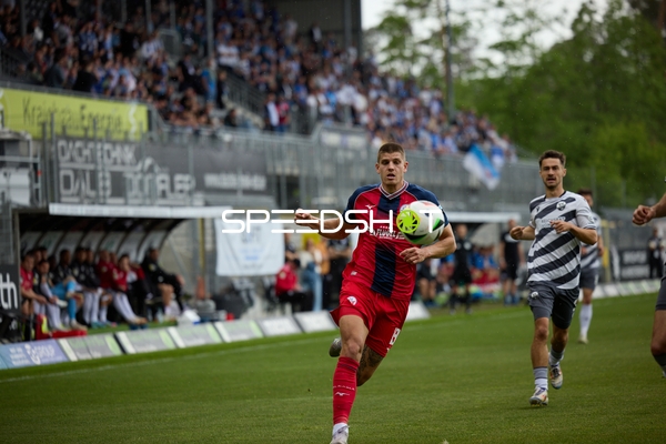 19, FC Hansa Rostock mit Ball