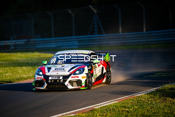 Porsche von BSL Racing Team auf der Rennstrecke