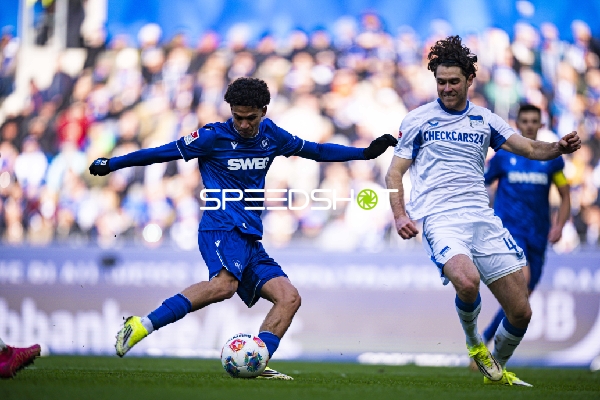 Zweikampf um den Ball