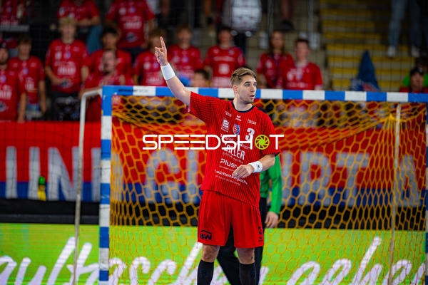 Nikola Vlahovic (3; SG BBM Bietigheim) positioniert sich