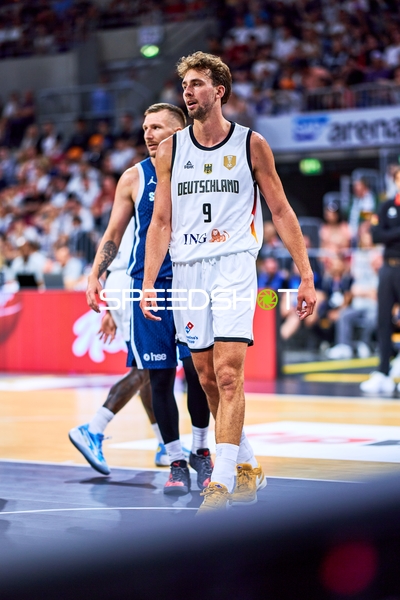 Franz Wagner (9; Deutschland) und Gregor Hrovat (15; Slowenien) im Duell