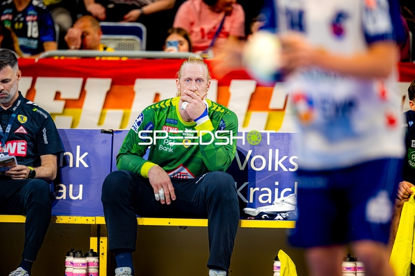 Pause mit Mikael Appelgren (1;Rhein Neckar Löwen) auf der Bank