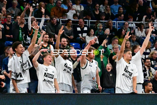 Jubel bei Evans Rapieque (21; Gladiators Trier)