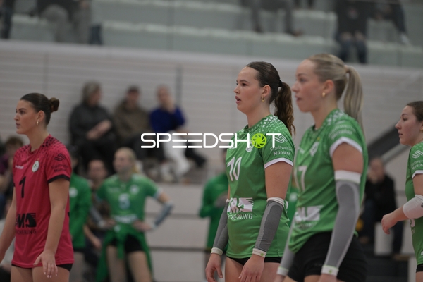 Volleyball-Situation mit Amelie Strothoff (10; USC Münster) und Pippa Molenaar (1; USC Münster)