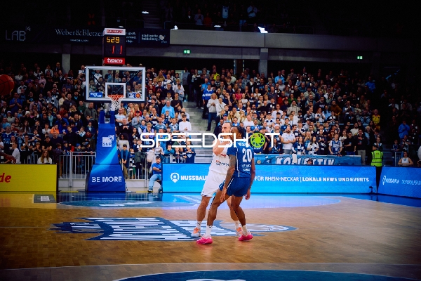 Verteidigung gegen einen Freiwurf.