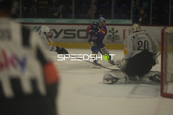 Keanu Derungs (11; EHC Kloten) mit Schuss aufs Tor