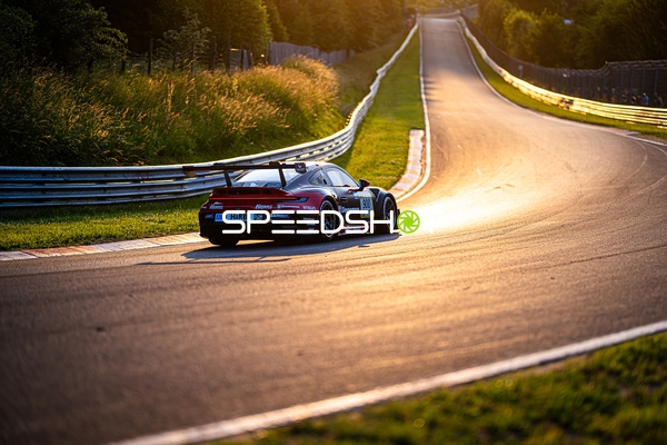 Rennfahrzeug auf der Rennstrecke