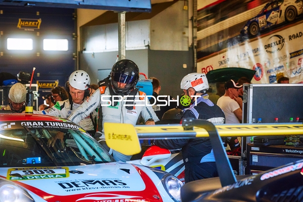 Boxenstopp beim 24h Rennen 2025