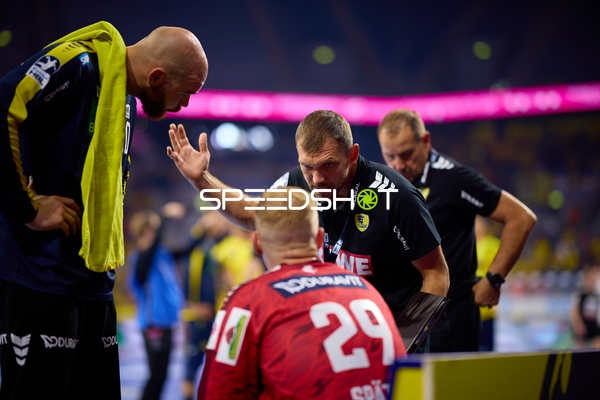 Jahnke gibt Anweisungen