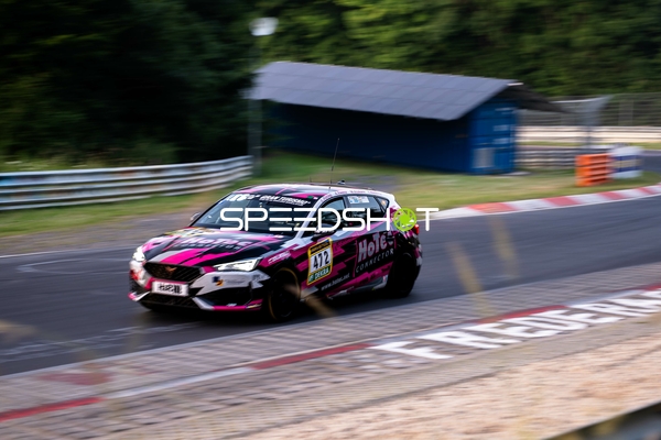 Rennfahrzeug Cupra Leon KL auf der Rennstrecke