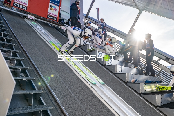 Skispringerin startet in Oberstdorf