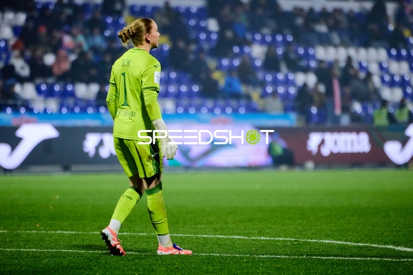 Torwart Laura Dick (1; TSG Hoffenheim Frauen) in Defensive