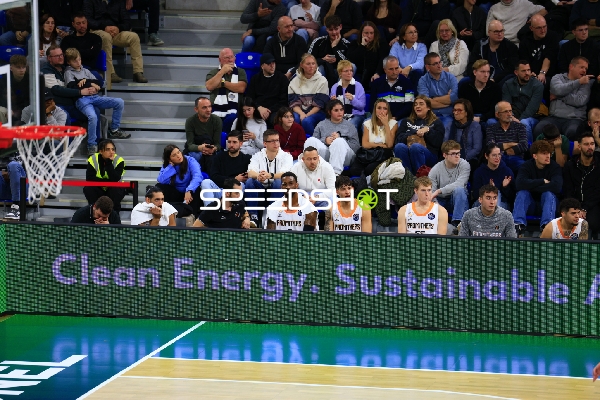 Spieler von Promitheas Patras Vikos Cola auf der Bank