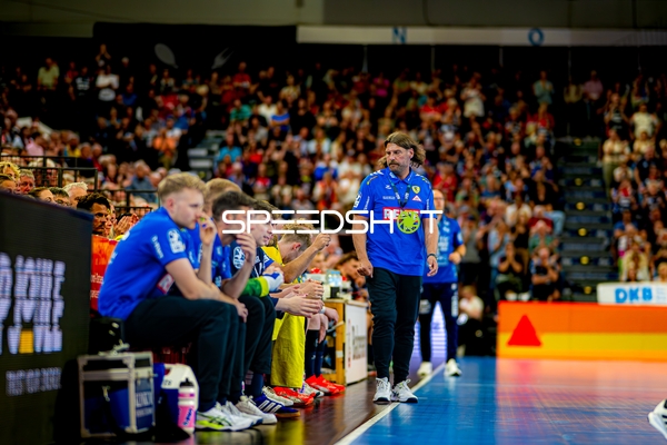 Trainer an der Seitenlinie Dragan Jerkovic (98;Rhein Neckar Löwen)