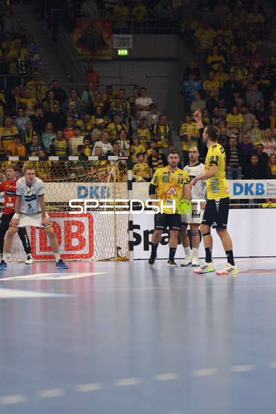 Spieleraufstellung vor dem Tor.