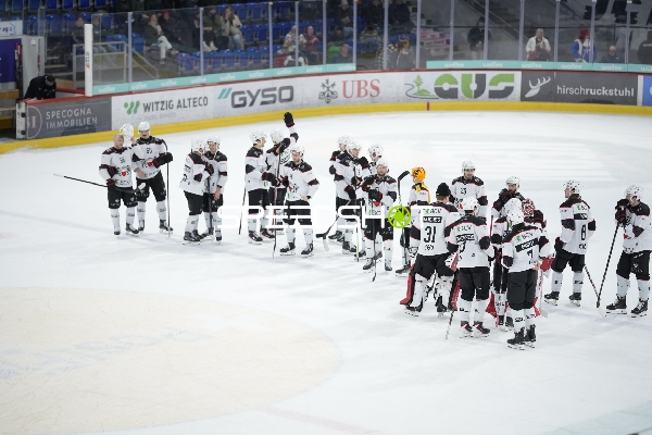 Spieler von Lausanne HC nach Spielende
