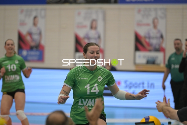 Brianna Ford (14; USC Münster) jubelt