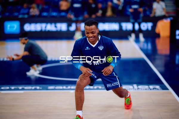 Spieler der MLP Academics beim Aufwärmtraining