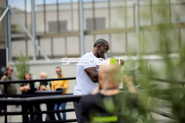 Ringside-Zone Face-Off