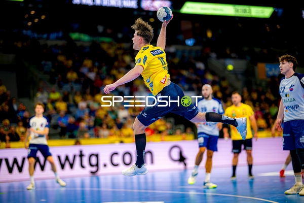 Wurf Juri Knorr (10;Rhein Neckar Löwen) in Aktion