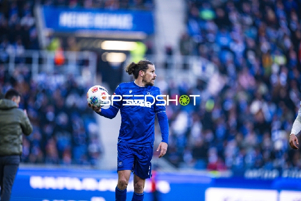 Spieler mit Ball in Aktion