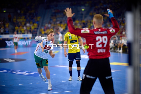 Handball Wurf von Niclas Benedict Heitkamp (23; TSV GWD Minden)