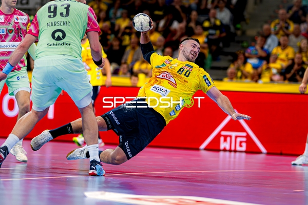 Jannik Kohlbacher wirft aufs Tor