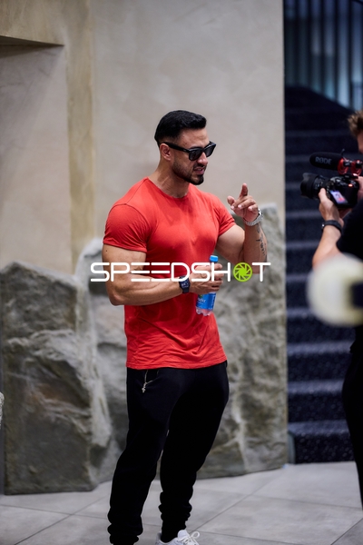 Ringside-Zone Face-Off