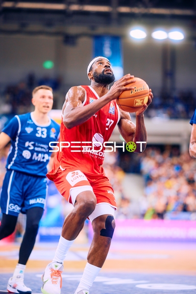 Syntainics MBC beim Wurf gegen MLP