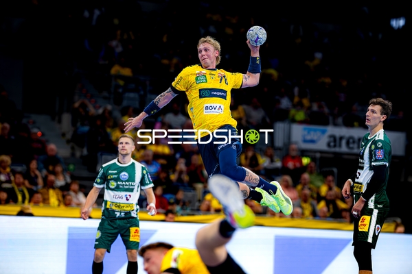 Edwin Aspenbäck (78; Rhein Neckar Löwen) wirft aufs Tor