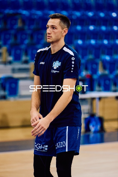 Ein Spieler bereitet sich auf das Spiel vor.