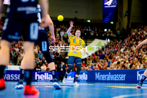 Pass von Juri Knorr (10;Rhein Neckar Löwen)