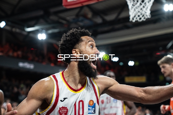 Davion Mintz (10, Würzburg Baskets) mit Emotion auf dem Spielfeld