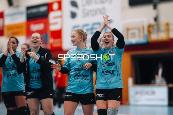 Szene mit Rikke Hoffbeck Petersen (22; Thüringer HC), Nathalie Hendrikse (6; Thüringer HC) und Lotta Heider (7; Thüringer HC)