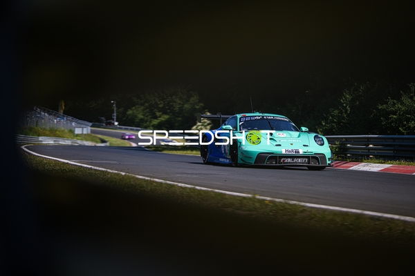 Rennfahrzeug auf der Rennstrecke