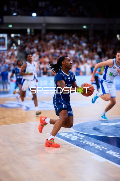 Drive DJ Horne (0;MLP Academics Heidelberg), Einaras Tubutis (37;Frankfurt Skyliners)