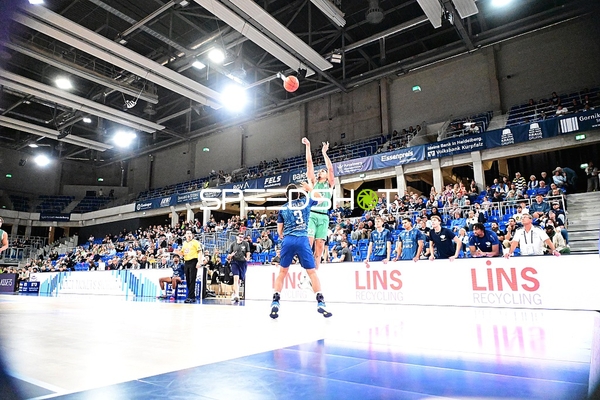 Zweikampf um den Ball