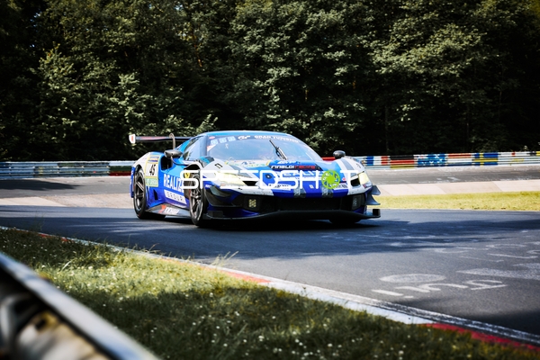 Rennfahrzeug auf der Rennstrecke